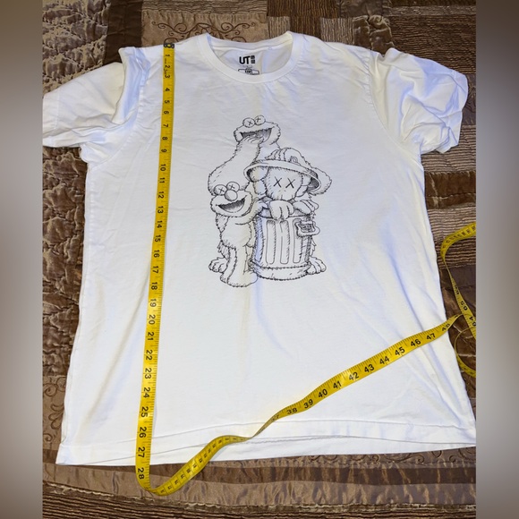KAWS x Uniqlo White T-Shirt - Picture 7 of 7